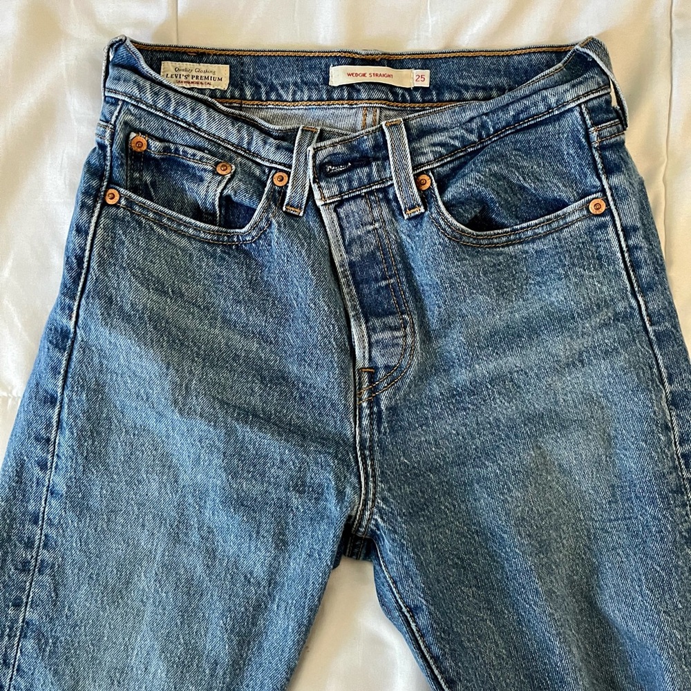 Levi’s wedgie straight jeans